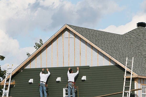 Professional Siding Contractor technician working in New London, MN